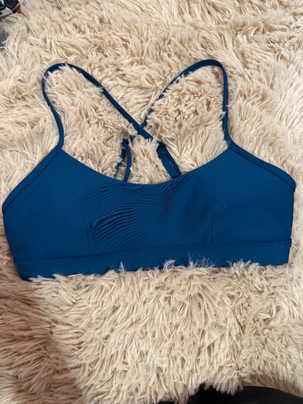 Alo yoga airlift intrigue sports bra